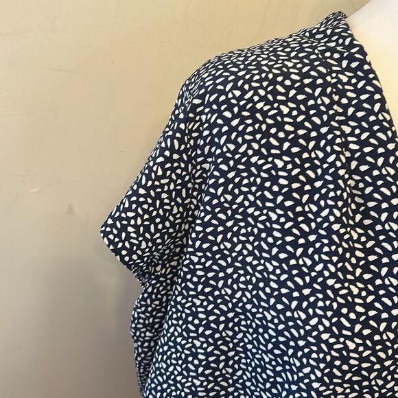 Halogen Navy blue and White Relaxed Boxy Short Sleeve Blouse Size 1 EUC - Picture 3 of 9